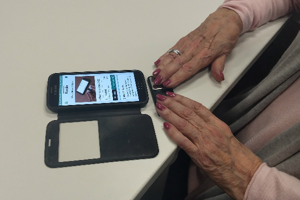 Ingrid Brindle -hands using AF Device