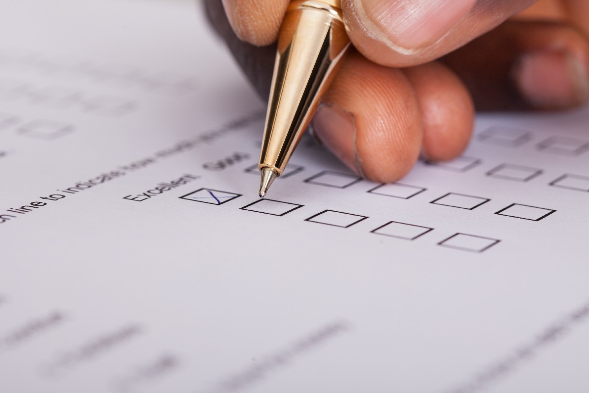 Person holding a pen filing in a survey