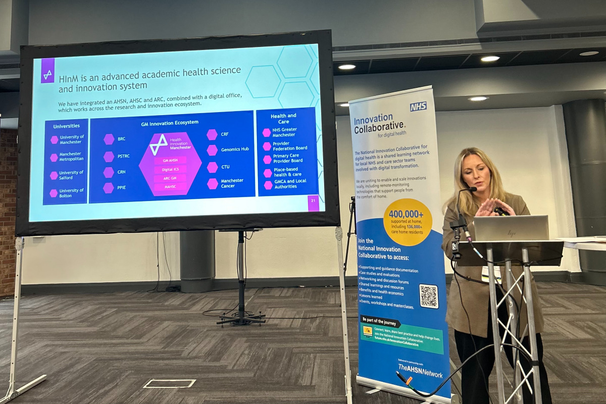 Laura Rooney presenting at HETT North