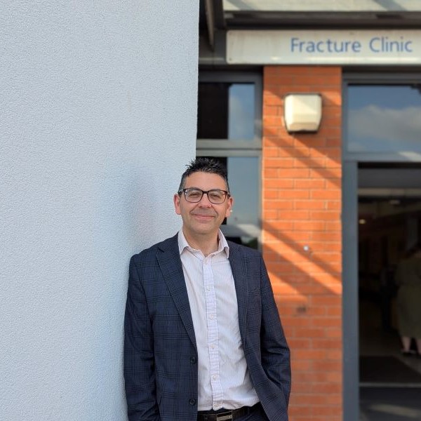 Image of Ronnie Davies, Consultant Orthopaedic Surgeon, Wythenshawe Hospital